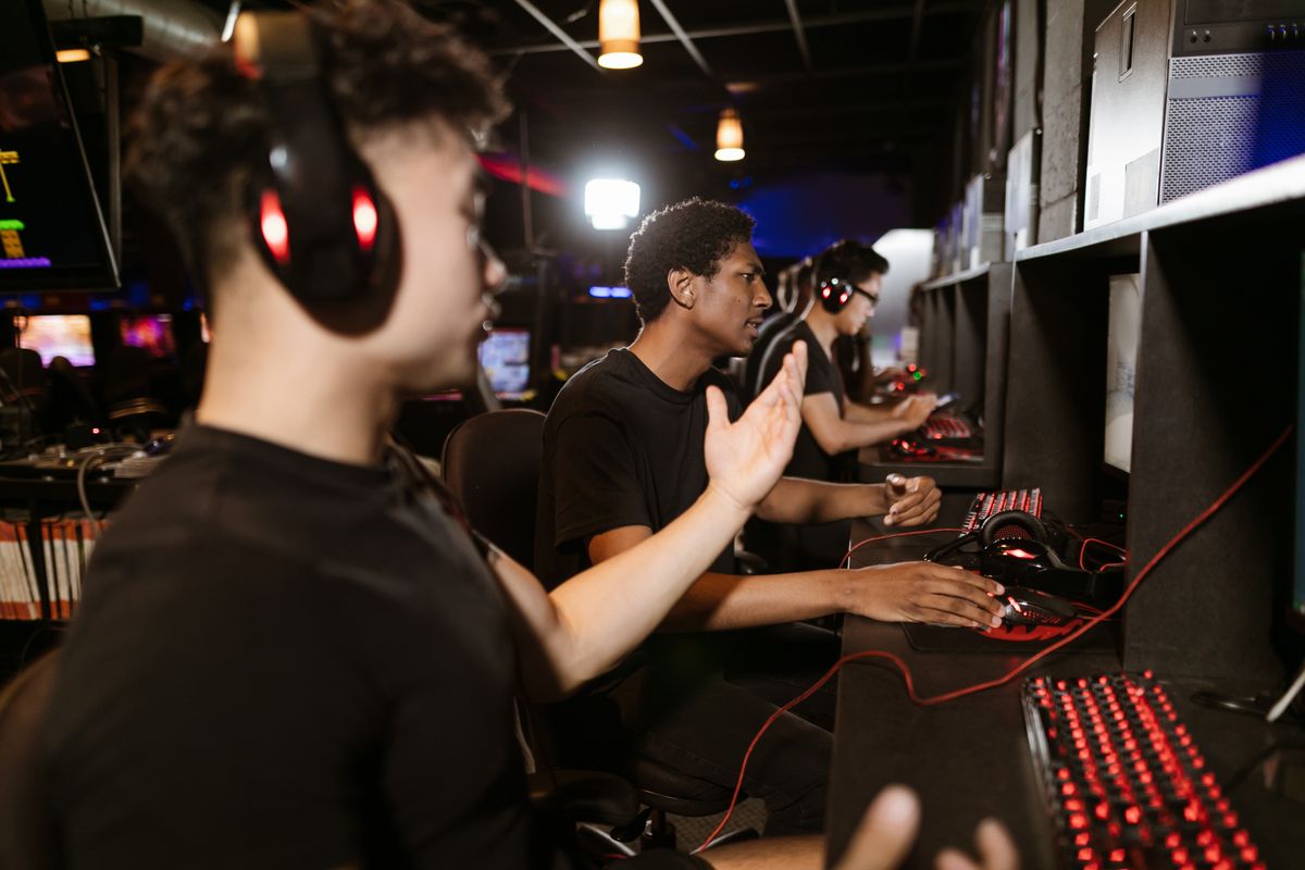 Joueurs esport en compétition LAN