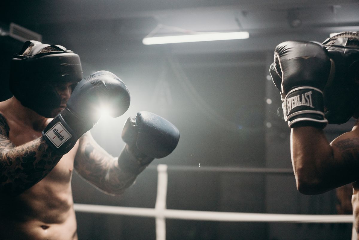 Combat de boxe sur un ring